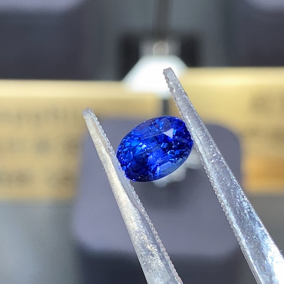 蓝宝石裸石未镶嵌1.7克拉