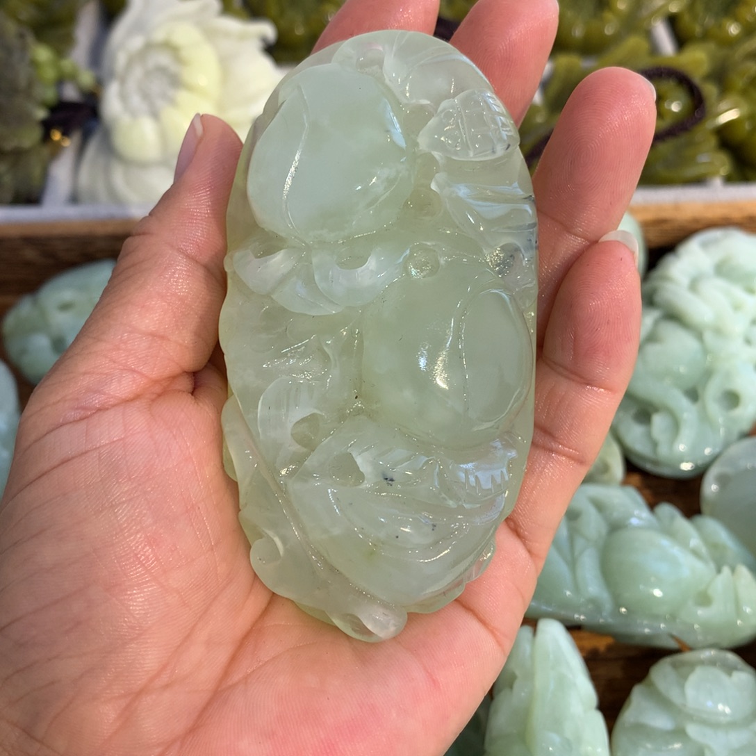 机***影蛇纹石玉未镶嵌颈饰