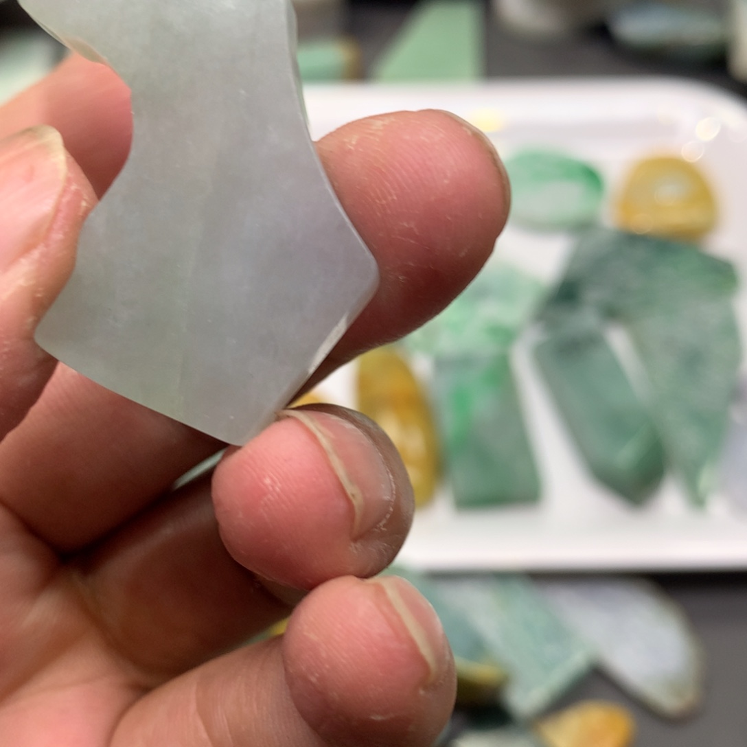 翡翠颈饰未镶嵌翡翠