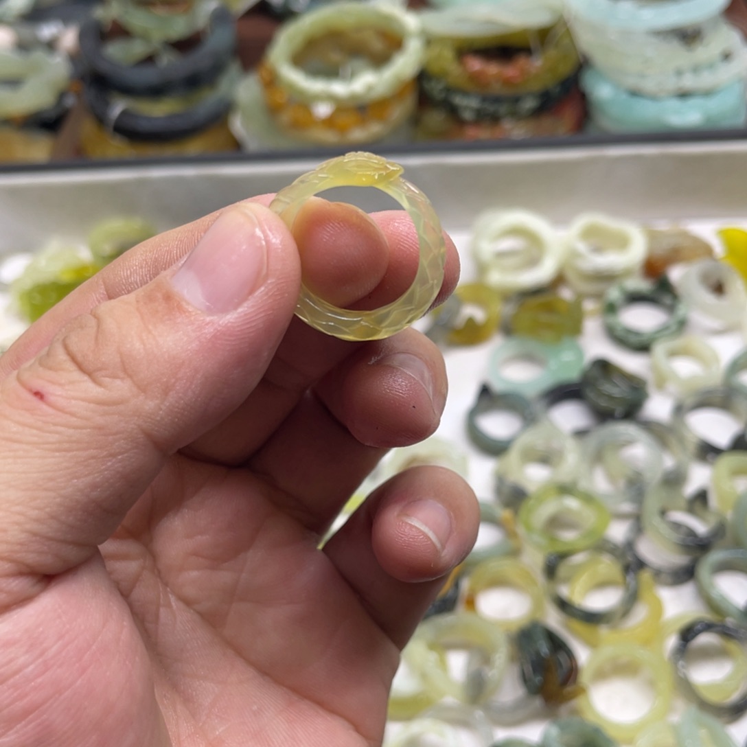 稀***尼蛇纹石玉未镶嵌戒指