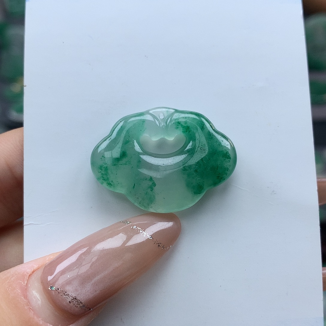 石英质玉（非洲翠）未镶嵌颈饰
