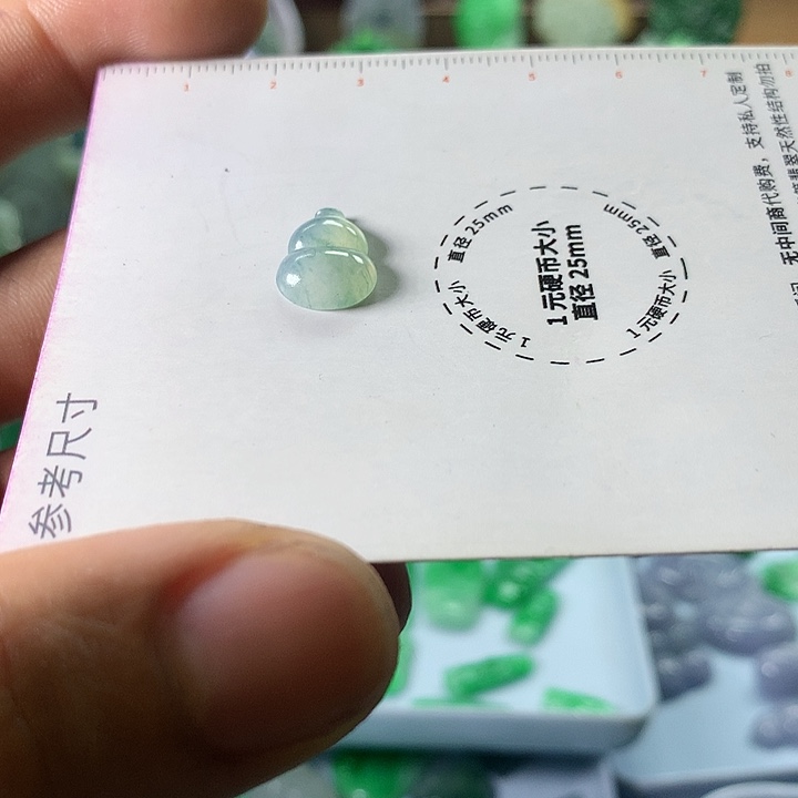 翡翠挂件未镶嵌翡翠