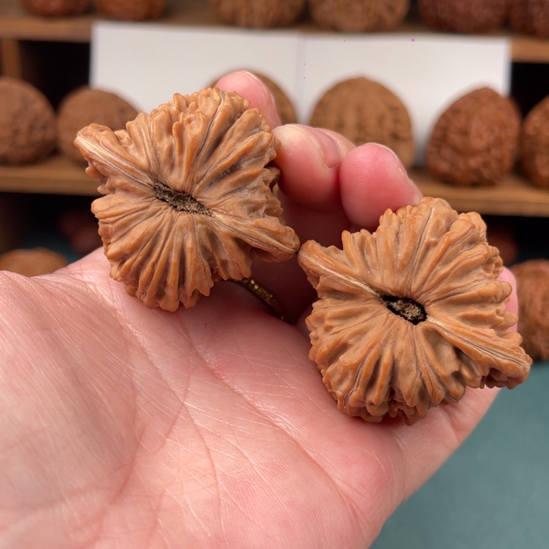 文玩核桃把件45尺平谷一代四座楼