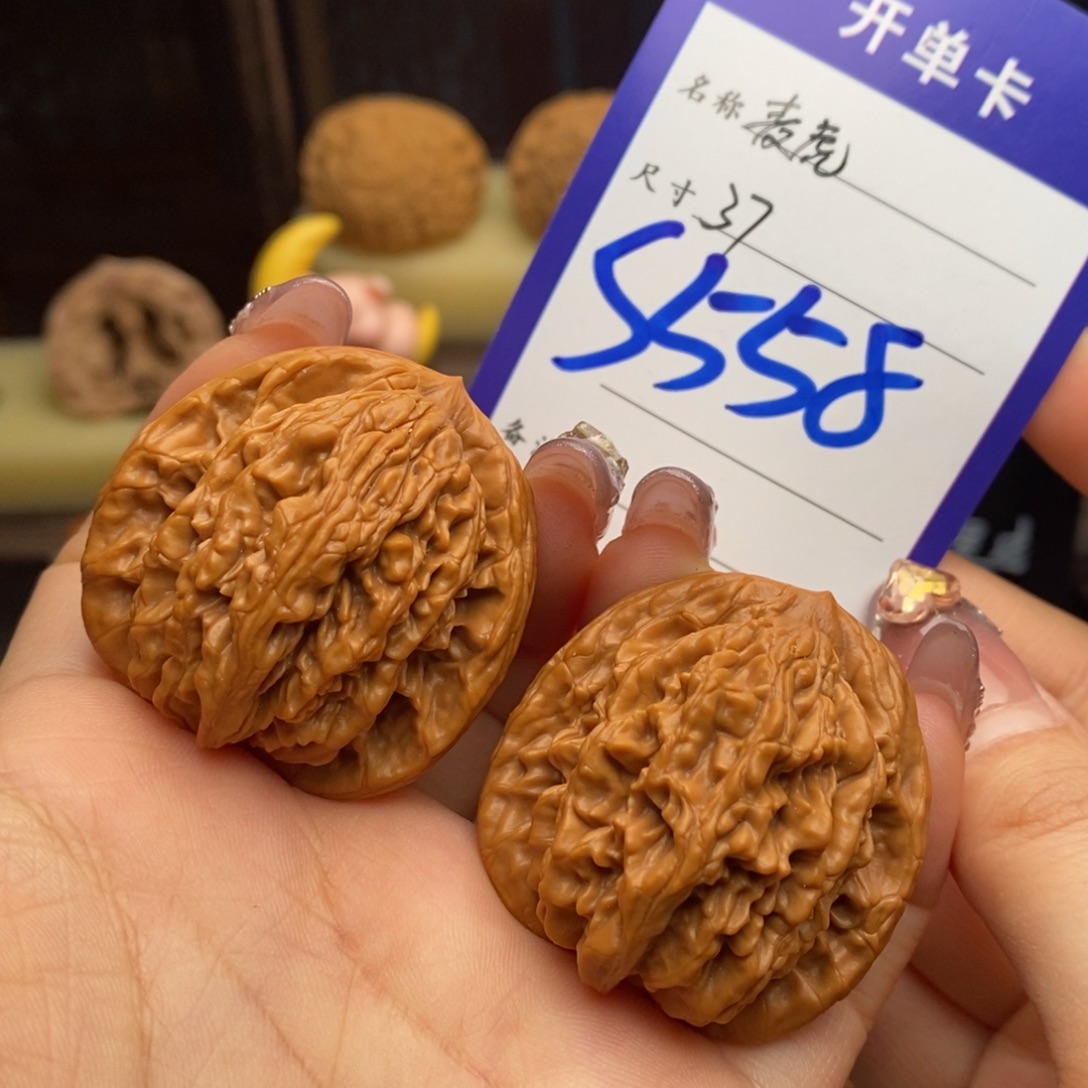 文玩核桃吊坠麦虎