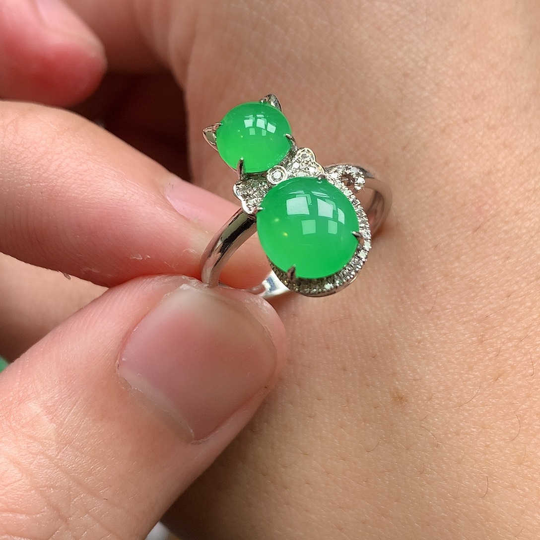 翡翠18K金镶嵌戒指