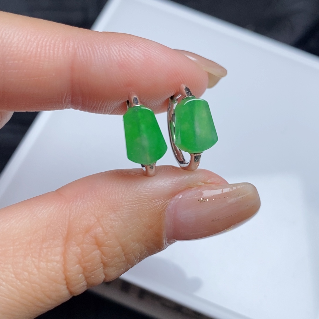 翡翠18K金镶嵌耳饰小桶珠耳扣