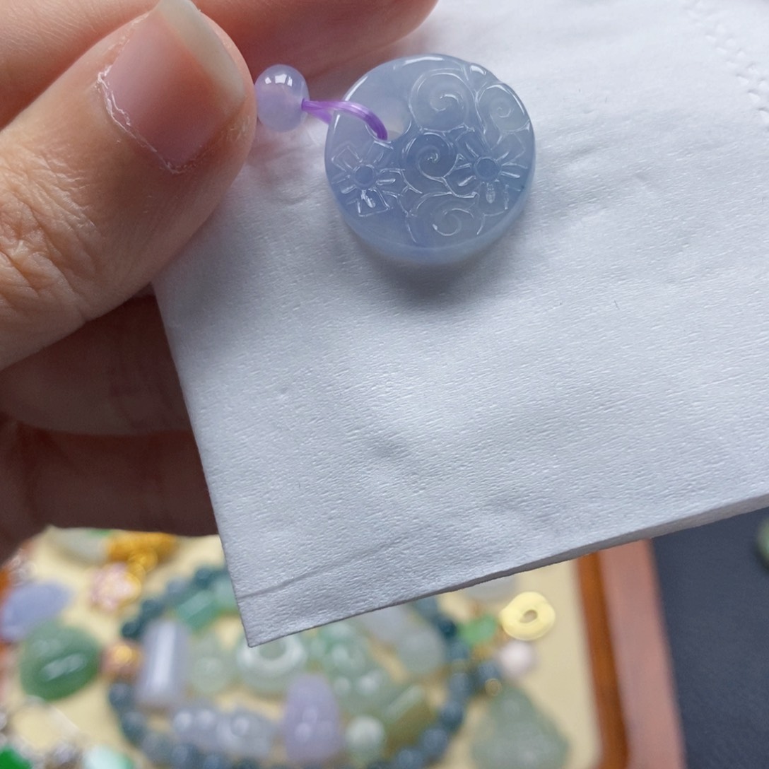 翡翠未镶嵌颈饰闪