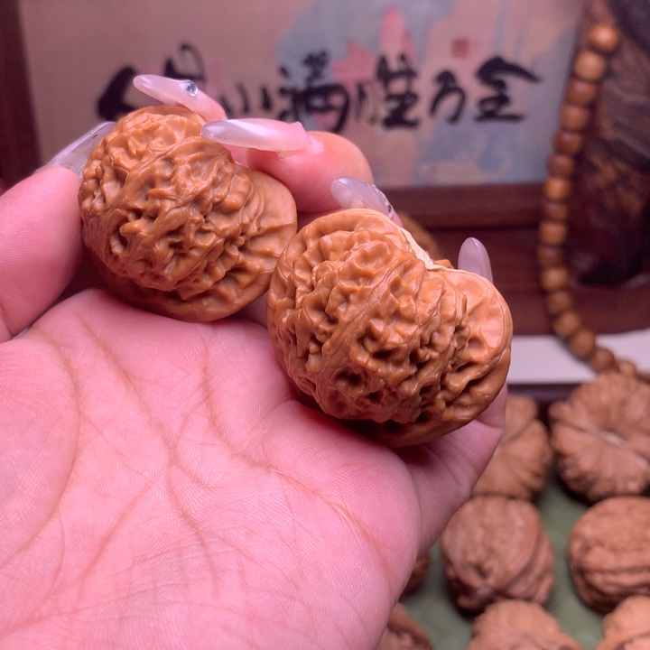 文玩核桃把件桃心宫灯