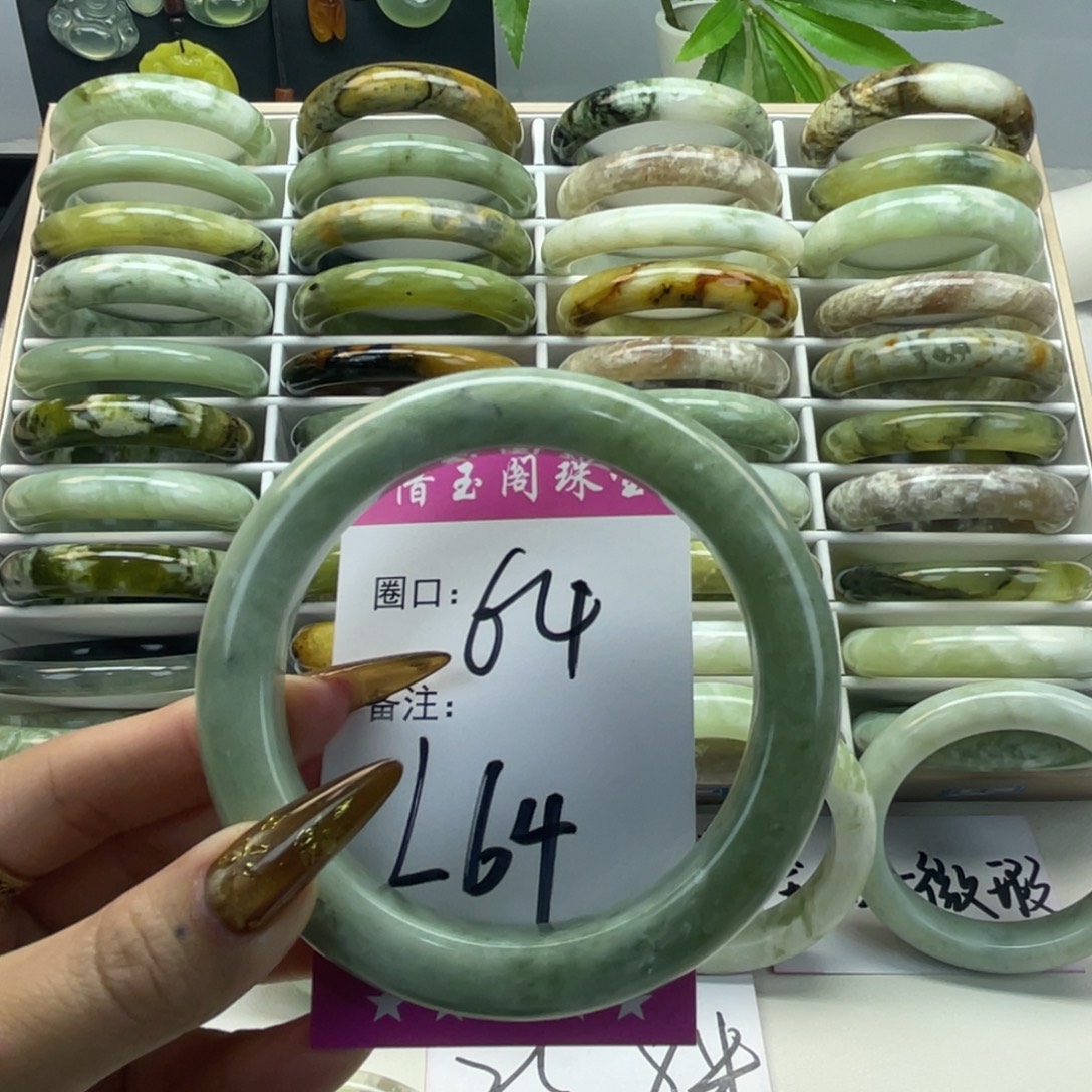 ，***蛇纹石玉未镶嵌手镯