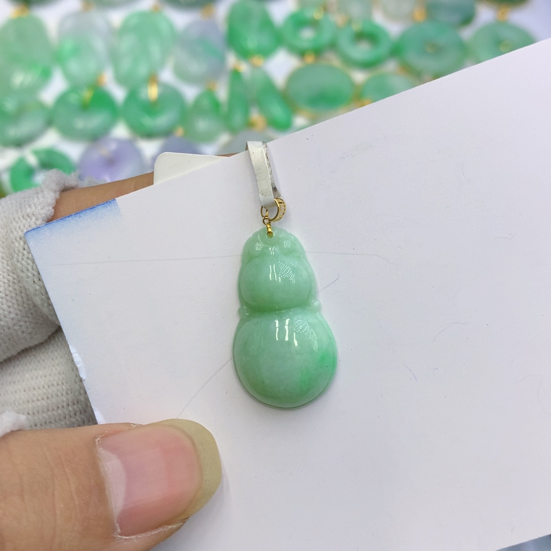 翡翠颈饰未镶嵌翡翠