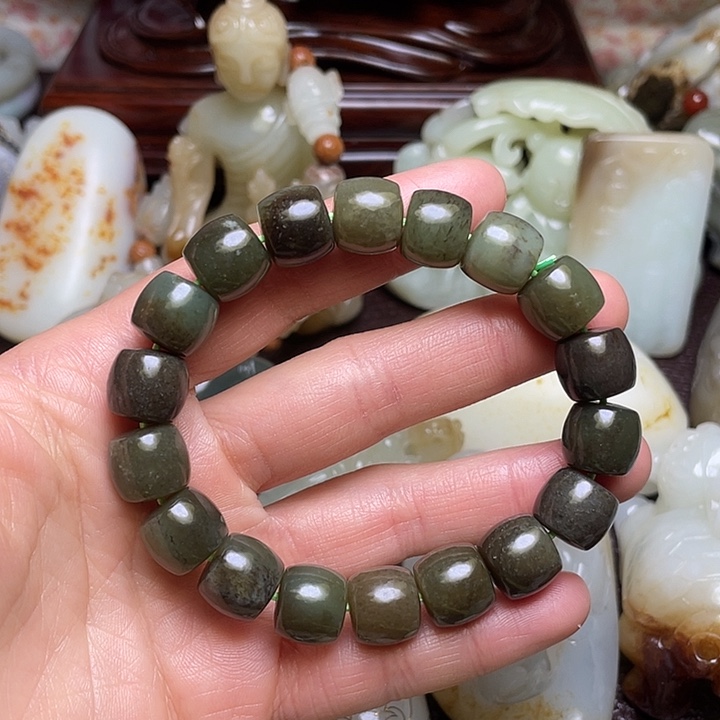 人***己和田玉（糖玉）未镶嵌挂件