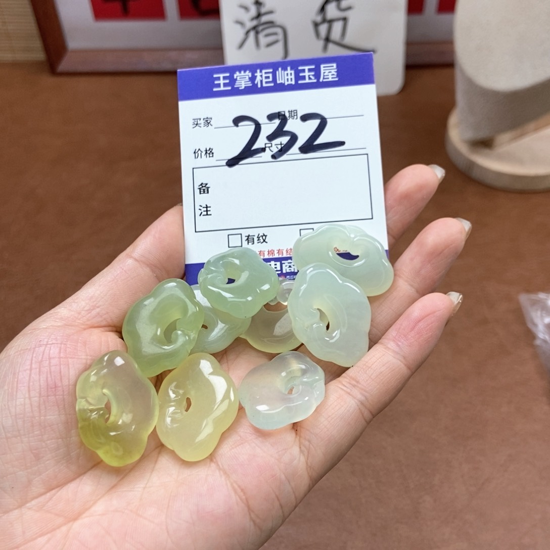 岫玉手镯手镯未镶嵌