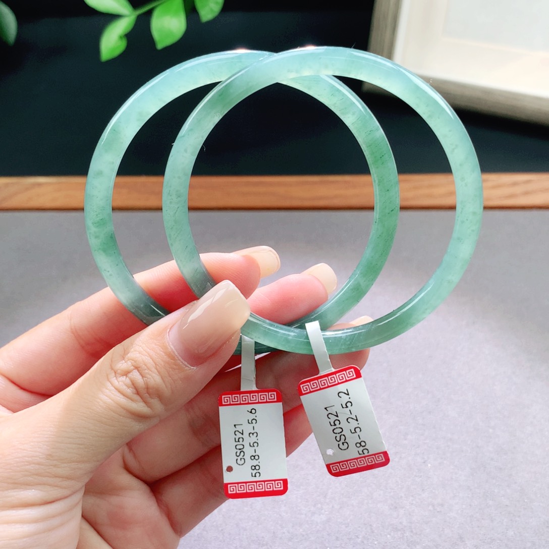 翡翠手镯未镶嵌天然