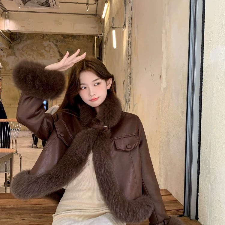 【丽正】2025冬新款时尚欧货轻奢石墨烯保暖定位不跑毛毛毛咖色外套