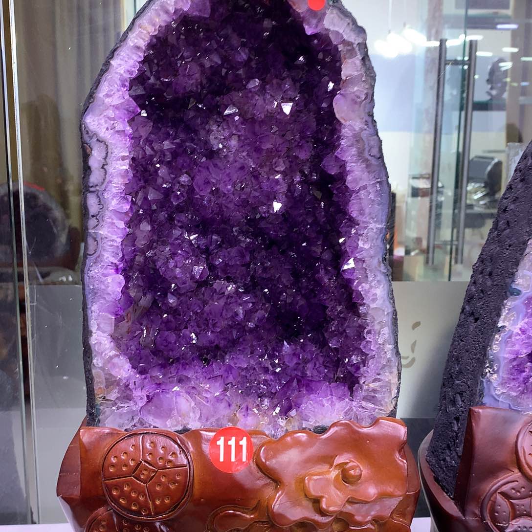 织绣乌拉圭紫水晶
