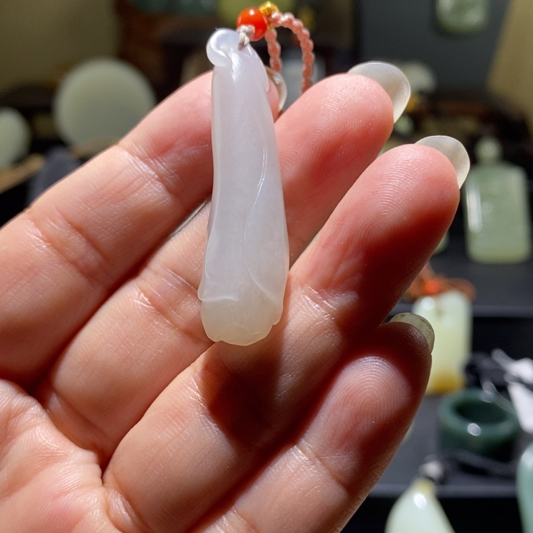 颈饰未镶嵌和田玉玉兰花