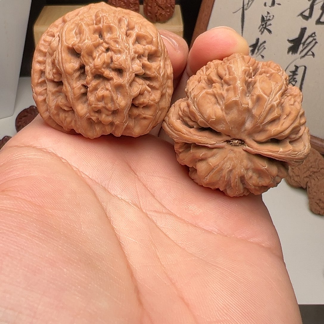 龚****吊坠文玩核桃粗筋