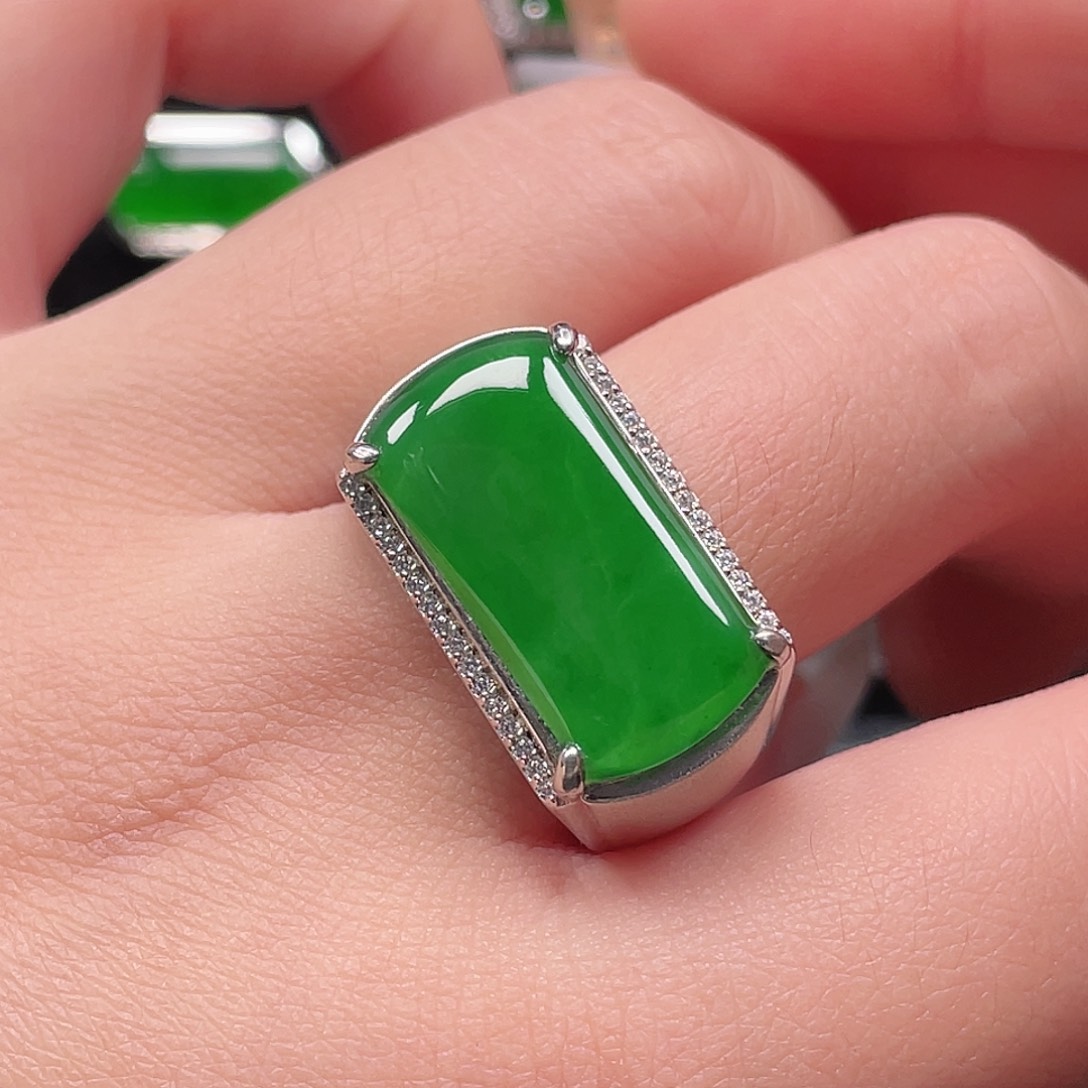 翡翠银S925镶嵌戒指没有运费险