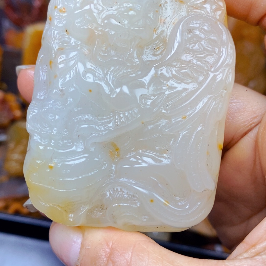 石英质玉（黄龙玉）未镶嵌颈饰