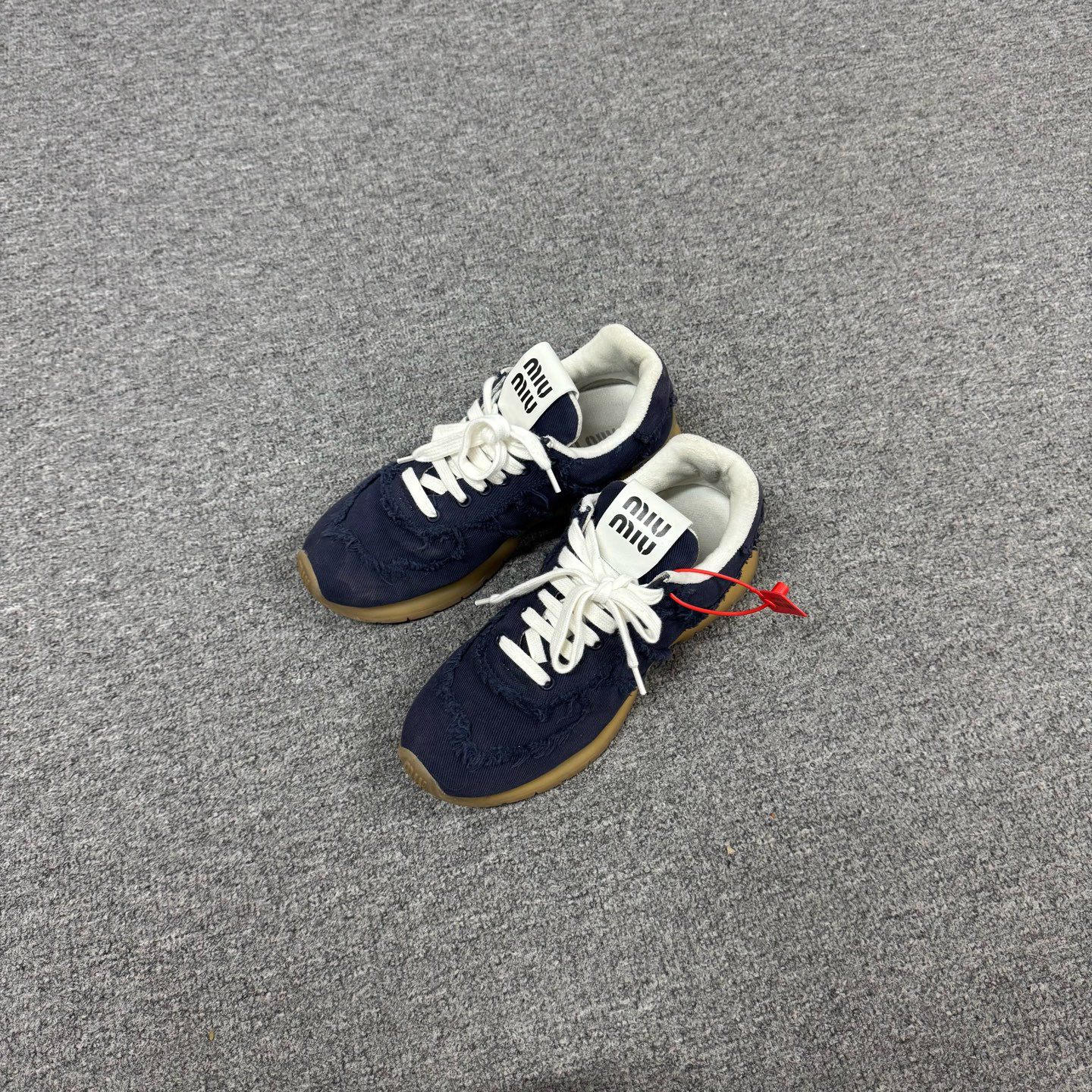 99新 AMIPARIS Miumiu 缪缪 25新款藏青色破坏流苏运动鞋 38码