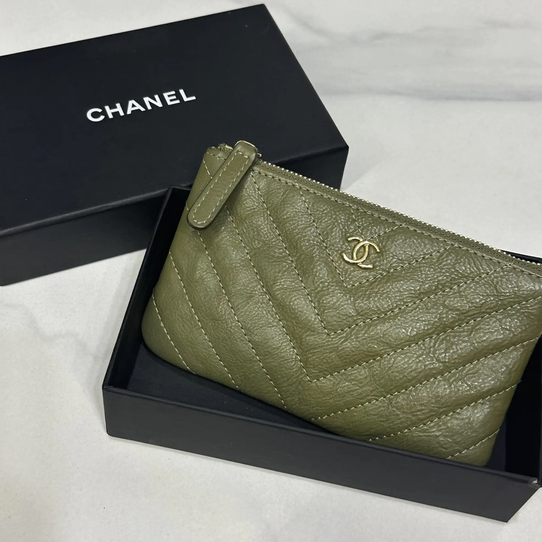 95新 Chanel/香奈儿 橄榄绿v纹零钱包23开15cm/JJ5082305