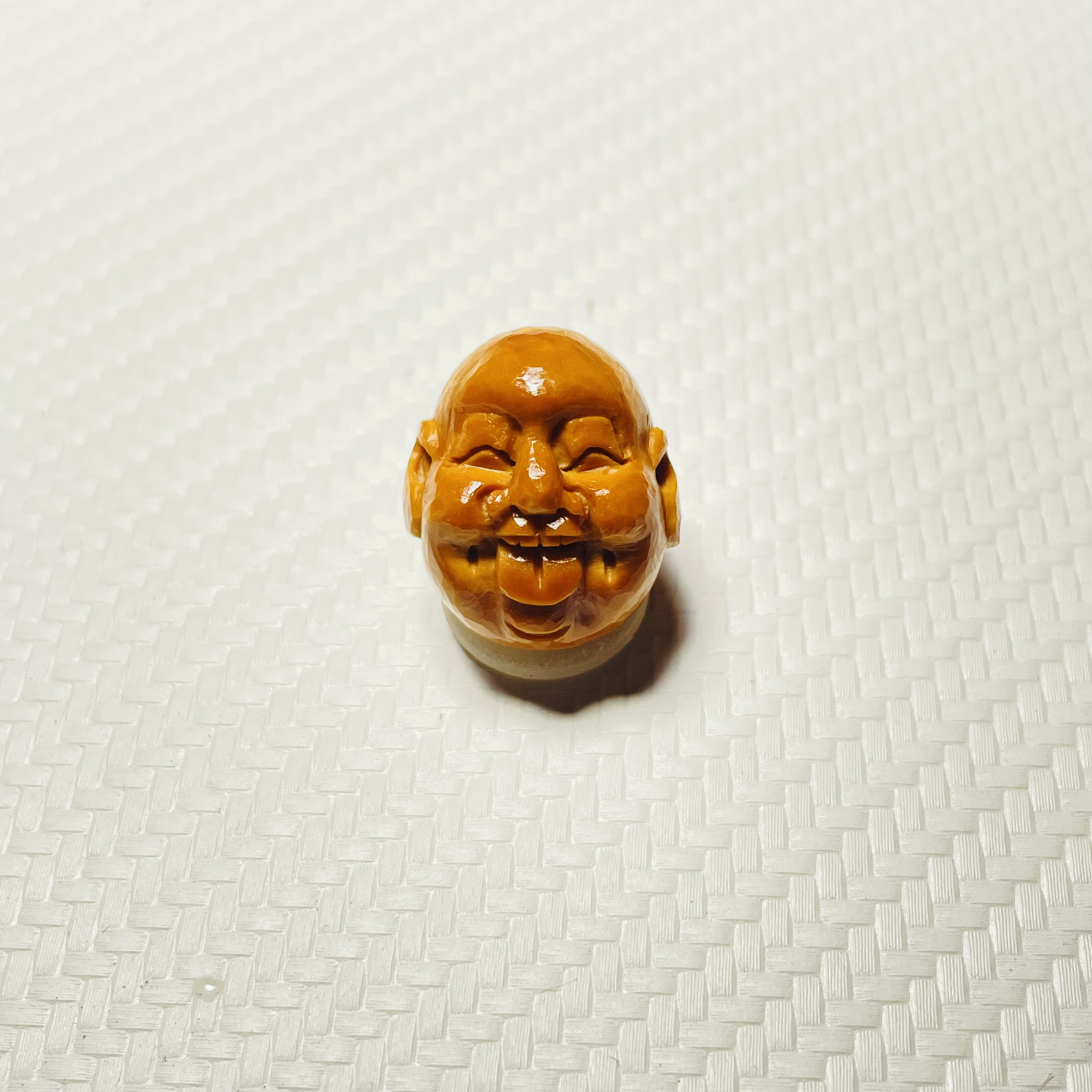 橄榄核雕刻，笑佛。