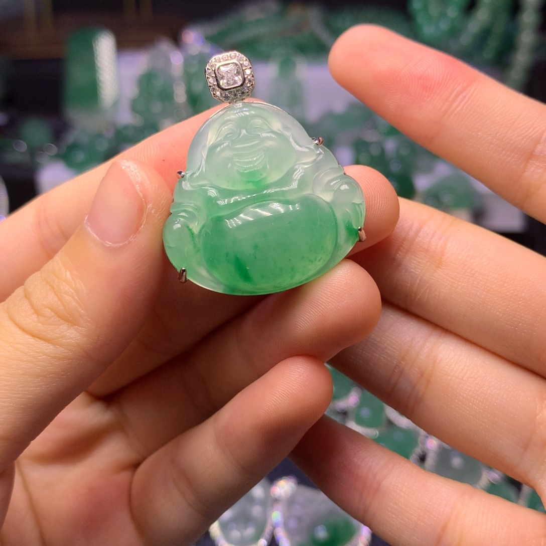 石英质玉（非洲翠）未镶嵌颈饰