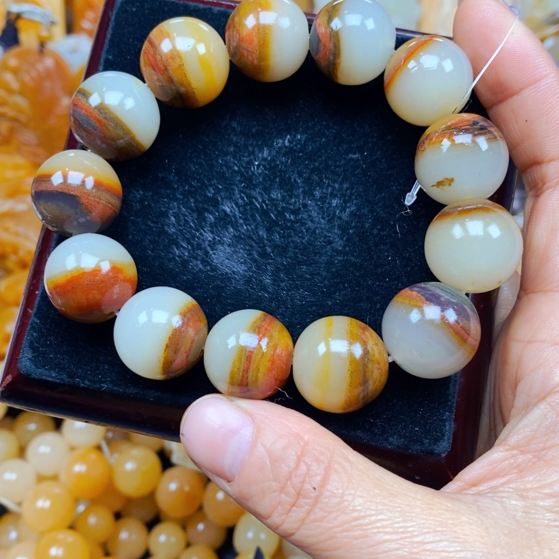 石英质玉（黄龙玉）颈饰未镶嵌