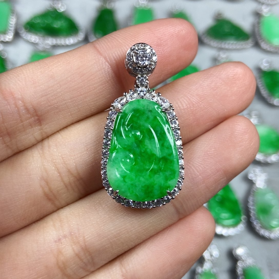 颈饰未镶嵌翡翠如意