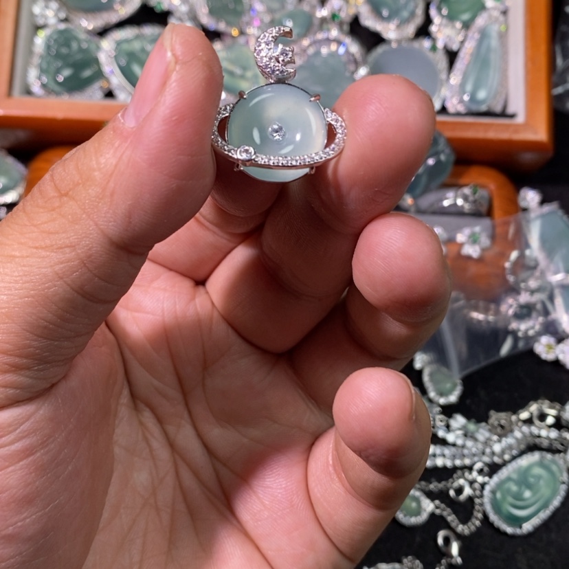 【闪购商品】翡翠颈饰未镶嵌天然