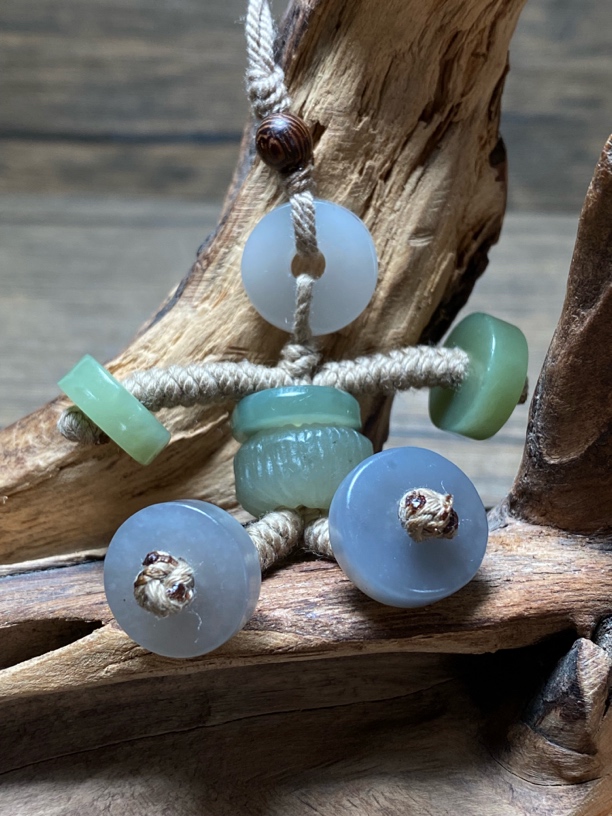 新疆和田玉《玉娃娃》吊坠 尺寸：65/50/14.8mm 重量：17.8g