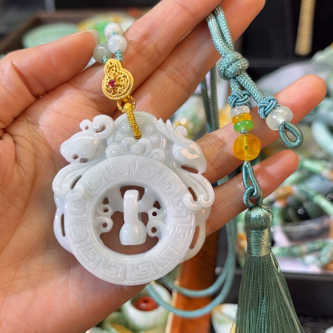 翡翠颈饰未镶嵌待编款