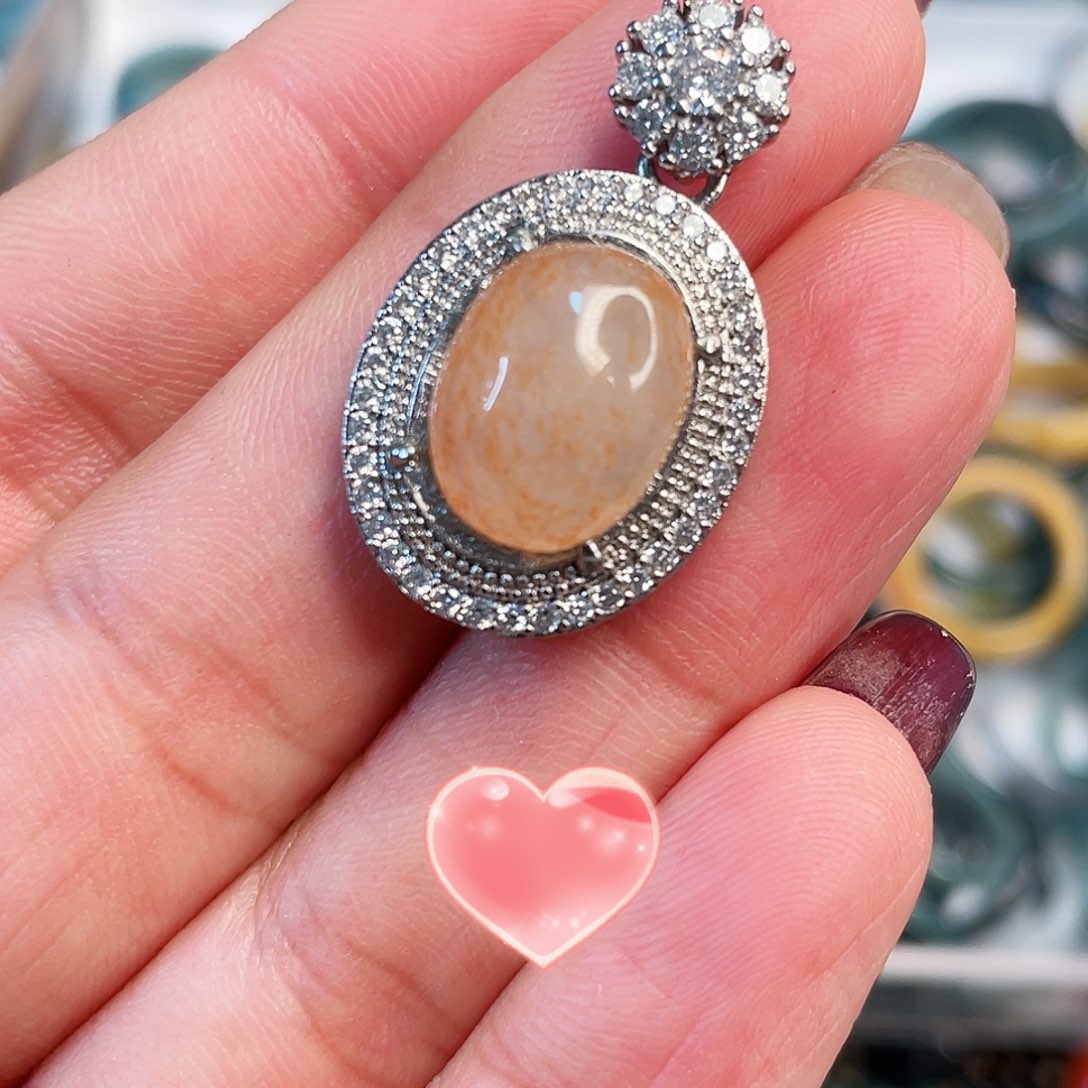 翡翠颈饰未镶嵌翡翠