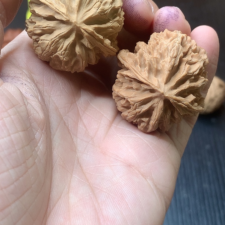 文玩核桃吊坠39 苹果园