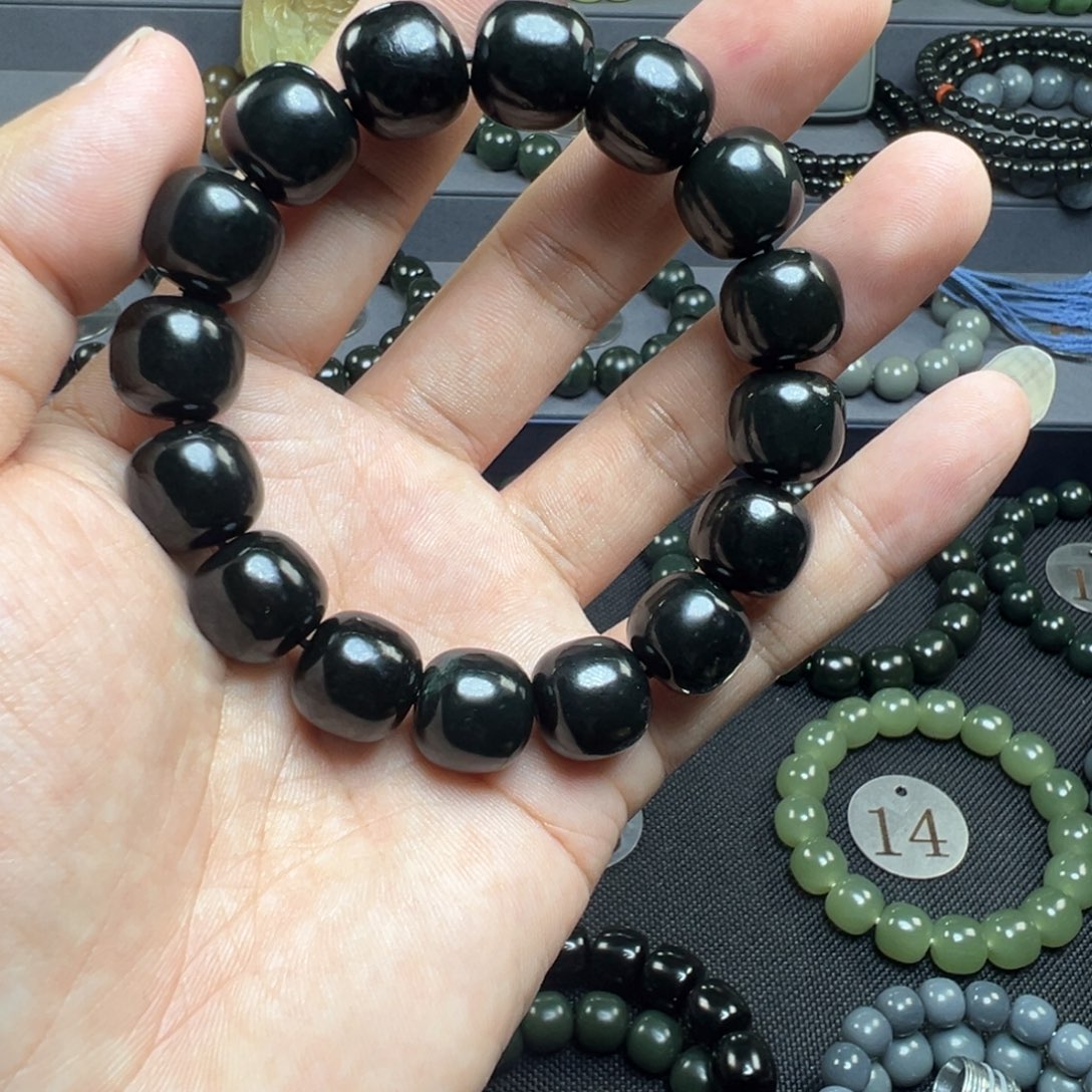 给***)和田玉未镶嵌手链