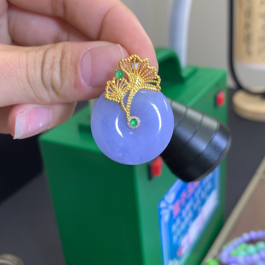 翡翠颈饰18K金镶嵌翡翠