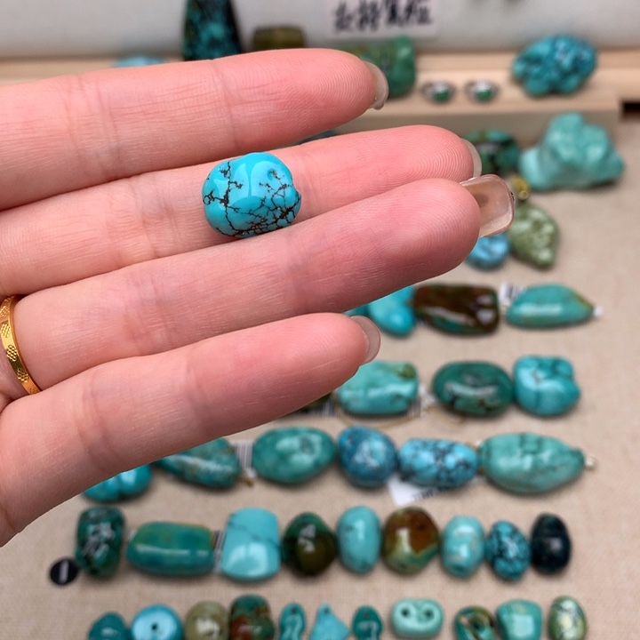 绿松石未镶嵌珠宝奇石