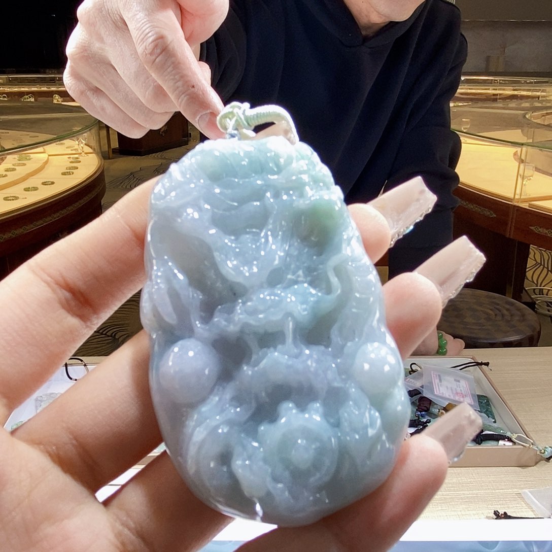 翡翠颈饰未镶嵌翡翠