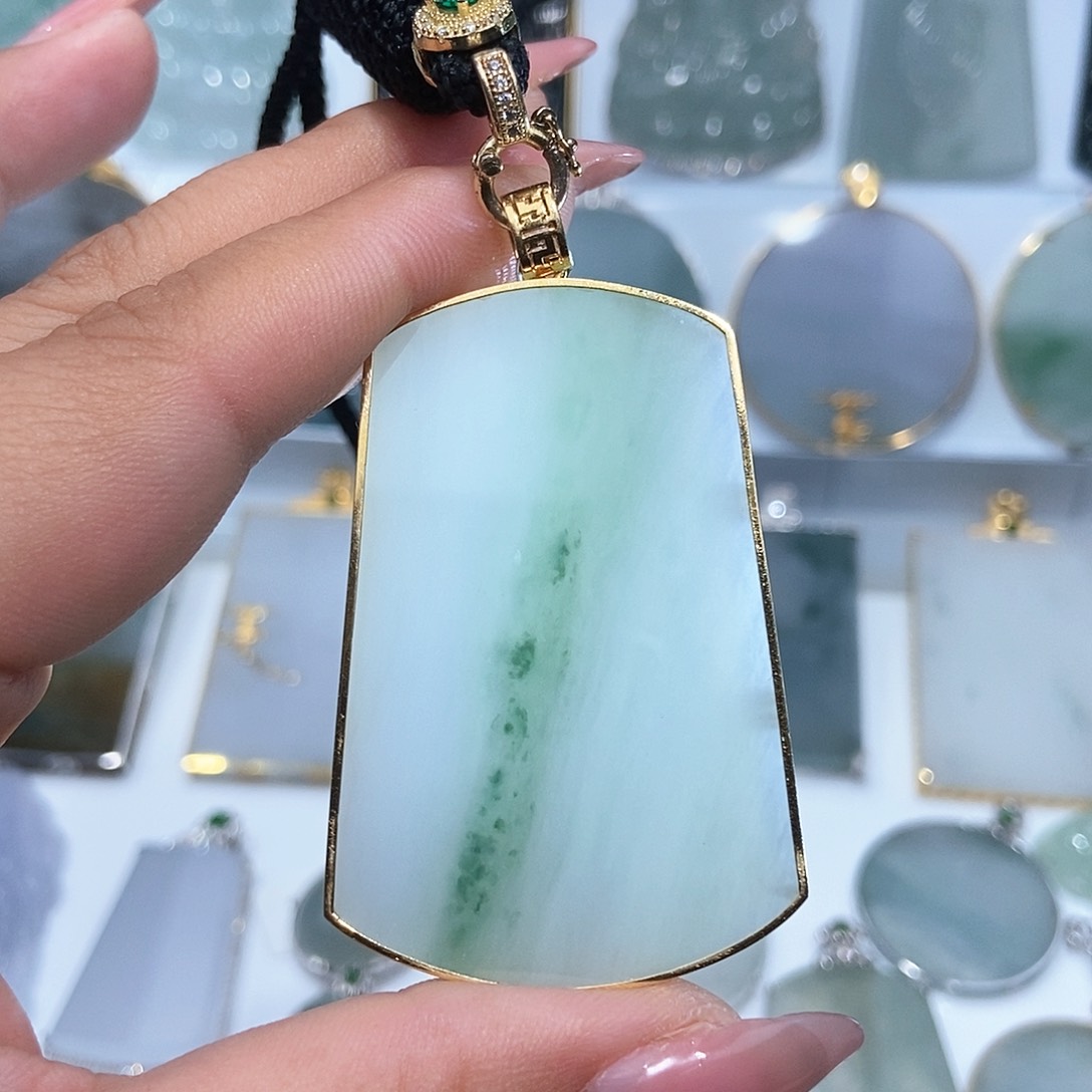 翡翠吊坠(不含链)18K金镶嵌