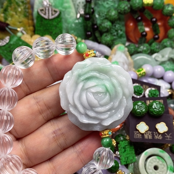 翡翠未镶嵌吊坠(赠链)