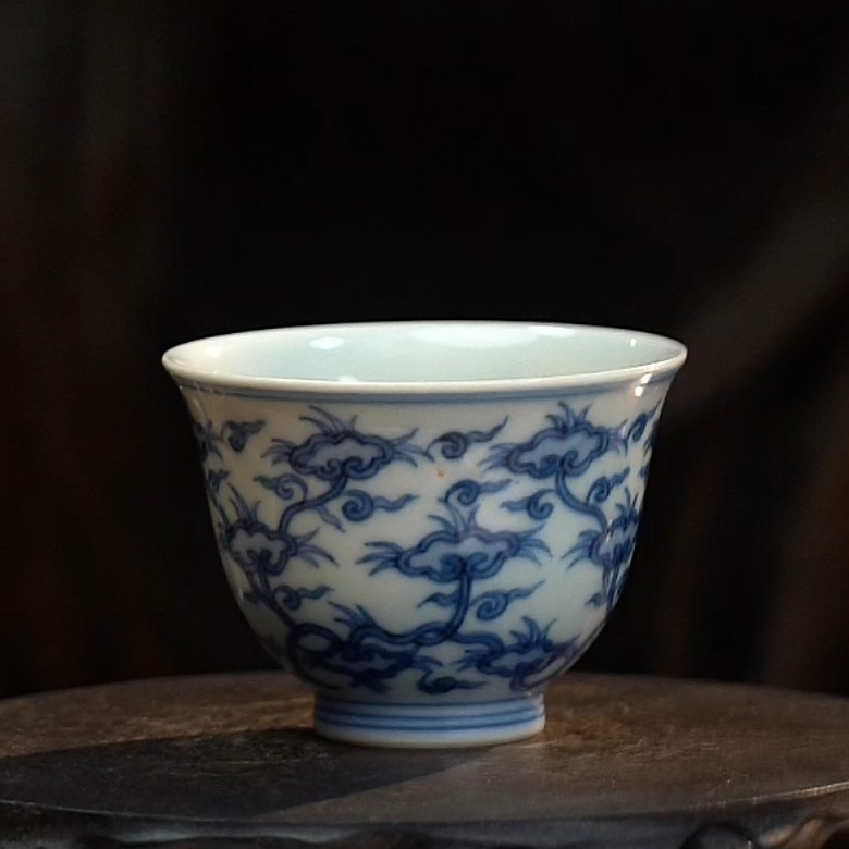 F斗彩灵芝纹铃铛杯