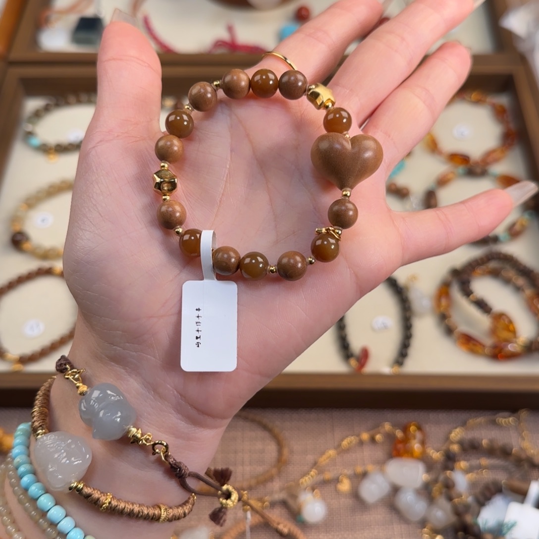 慧***侠和田玉（糖玉）未镶嵌手链