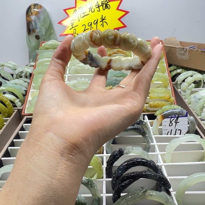 路***璐蛇纹石玉未镶嵌手镯