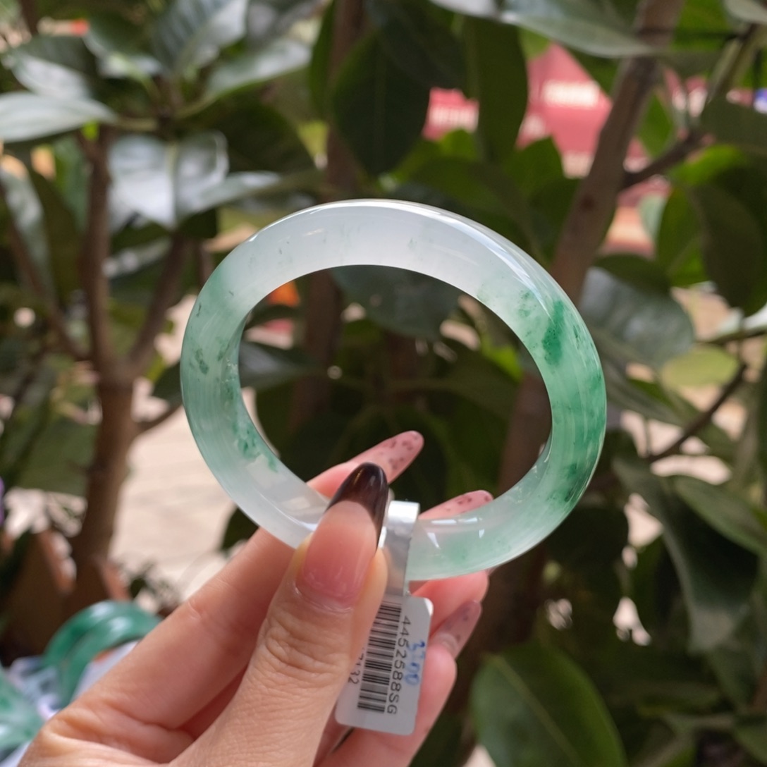 未镶嵌手镯石英岩玉