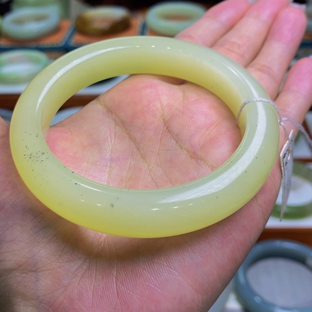 和田玉未镶嵌手镯若羌奶黄青花58+