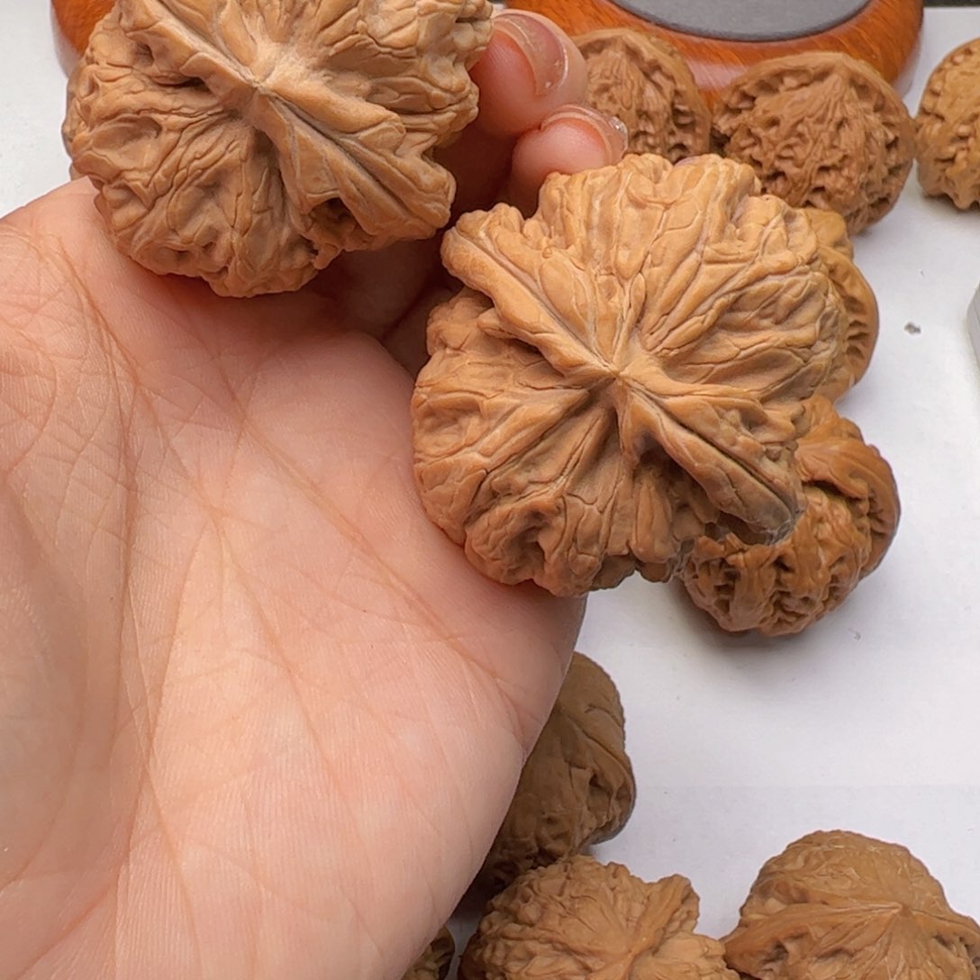 文玩核桃吊坠大*?红锦鲤