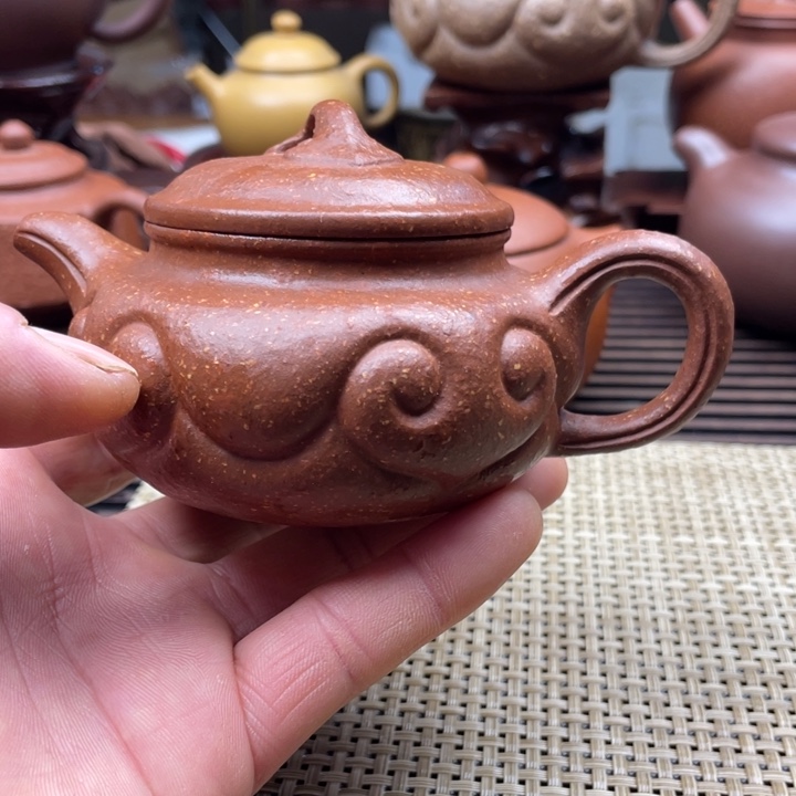 紫砂茶壶所****的降坡泥方古如意壶