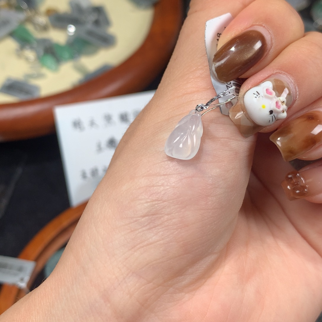 翡翠未镶嵌颈饰11