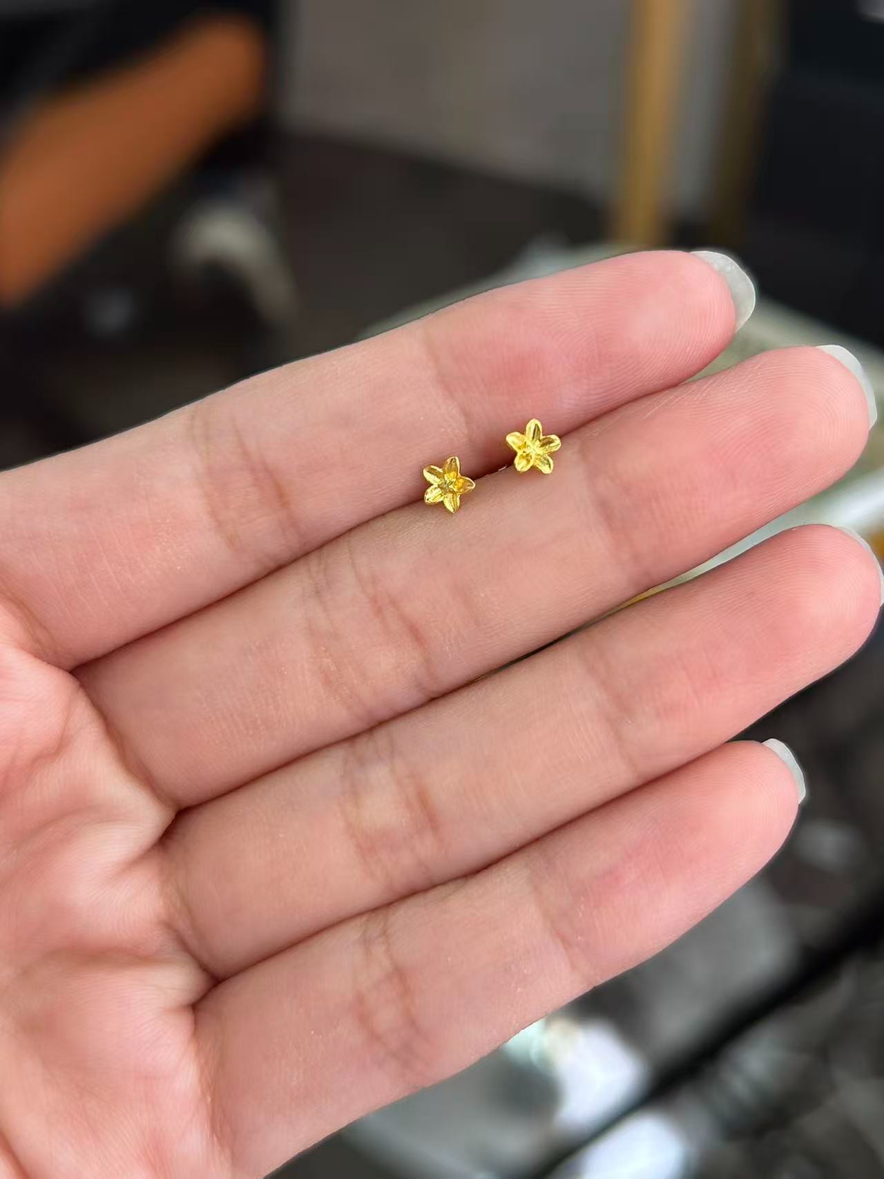 足金999 迷你小花弯钩耳钉
