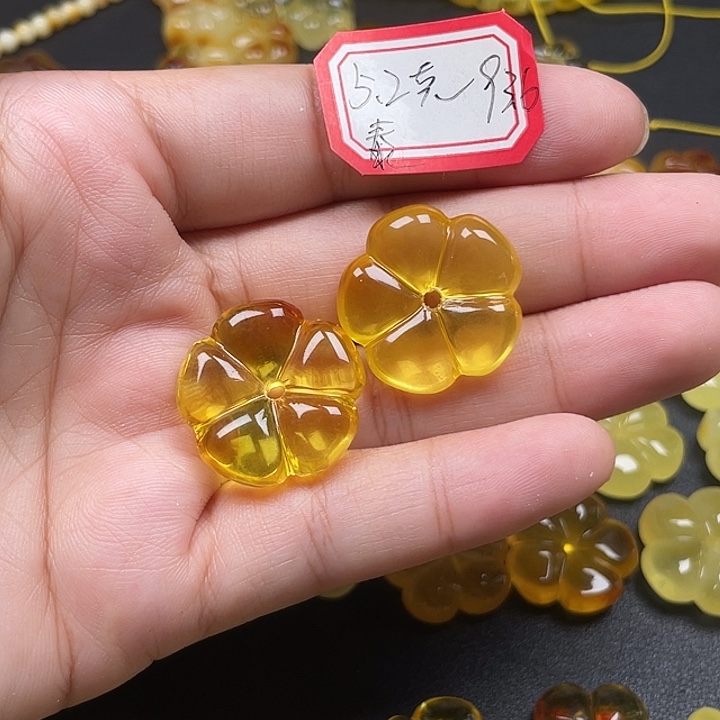 泰***甲裸石琥珀未镶嵌蜜蜡